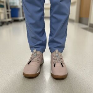 Clove Pink Nursing Shoes Sz 7